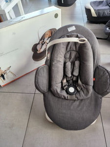 Sdraietta Stokke con un leggero movimento cullante - Seduta adattabile in più posizioni - Supporto ergonomico e confortevole