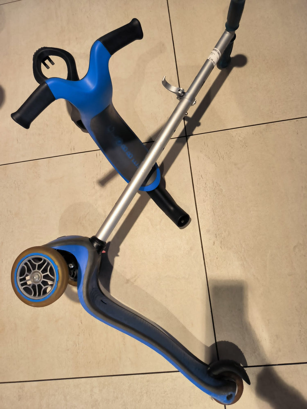 Monopattino Globber 3 in 1 si Trasforma da Cavalcabile a Monopattino