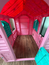 Carica l&#39;immagine nel visualizzatore di Gallery, Casetta Barbie
