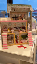 Carica l'immagine nel visualizzatore di Gallery, Casa Bambole
